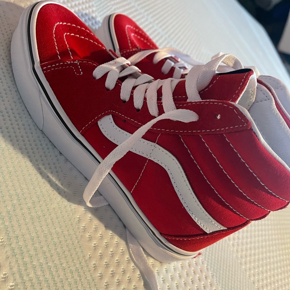 NEVER WORN!! vans Sk8-hi red with suede detail size 6.5